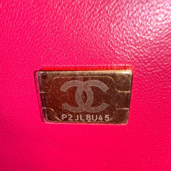 New Rare CHANEL Fuchsia Pink Large Classic Flap Bag Grained Calfskin Gold metal - Picture 13 of 14